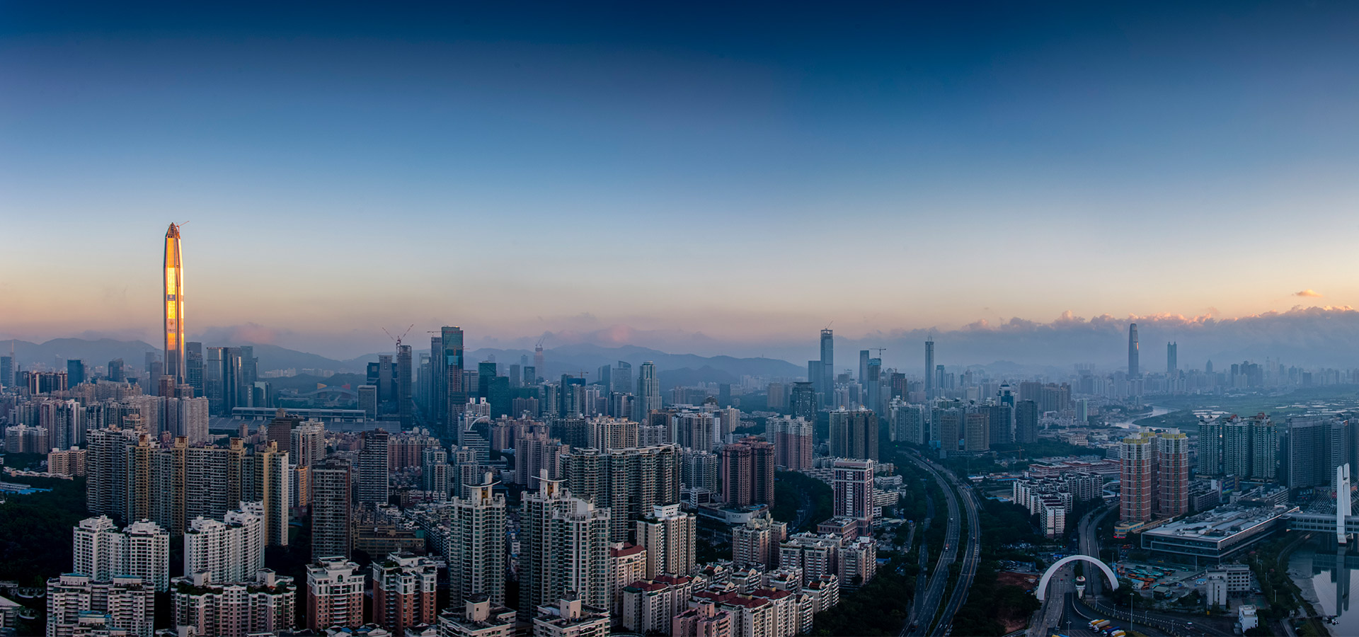 團結、敬業、創新、卓越